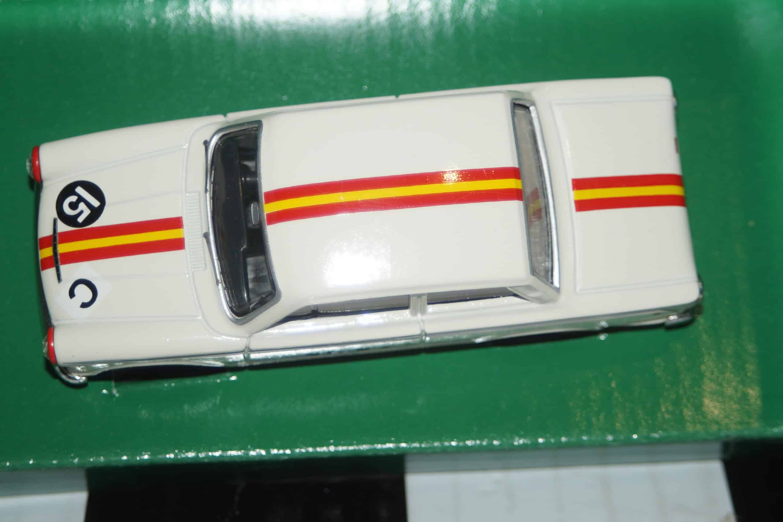 Vanguards ford cortina mk1 gt armstrong 500 ref va07302 1:43