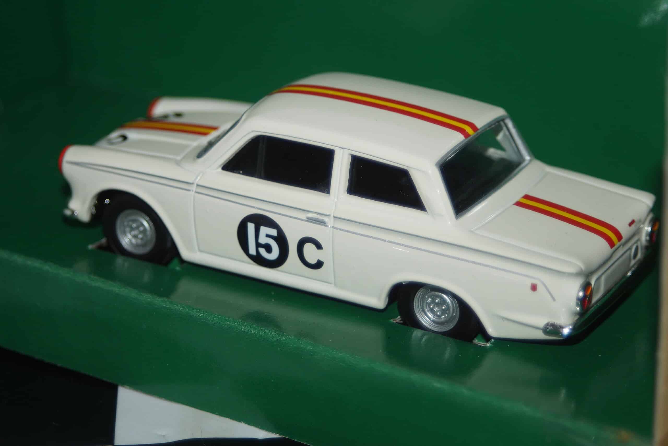 Vanguards ford cortina mk1 gt armstrong 500 ref va07302 1:43