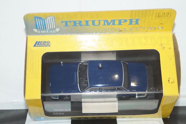 Vanguards triumph 2000 delft blue va08200 1:43 scale