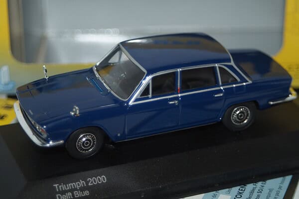 Vanguards triumph 2000 delft blue va08200 1:43 scale