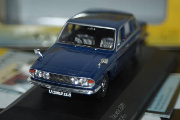 Vanguards triumph 2000 delft blue va08200 1:43 scale