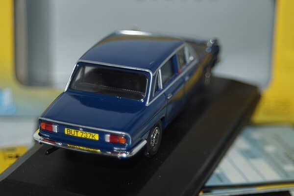 Vanguards triumph 2000 delft blue va08200 1:43 scale