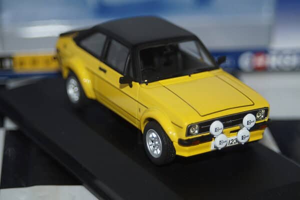 Corgi vanguards ford escort mk2 rs mexico signal yellow ref va12612 1:43