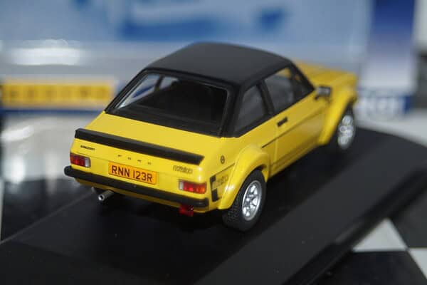 Corgi vanguards ford escort mk2 rs mexico signal yellow ref va12612 1:43