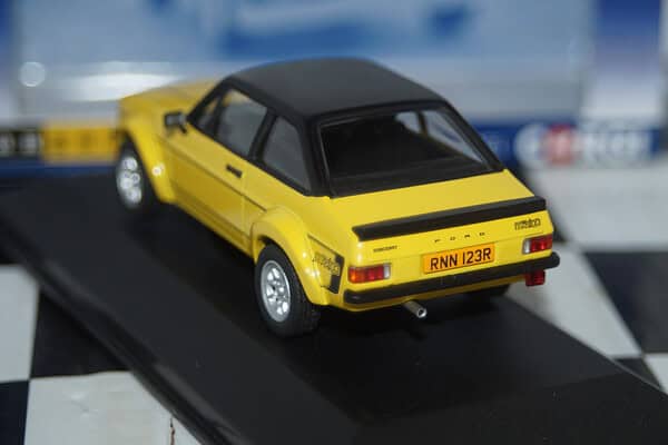 Corgi vanguards ford escort mk2 rs mexico signal yellow ref va12612 1:43