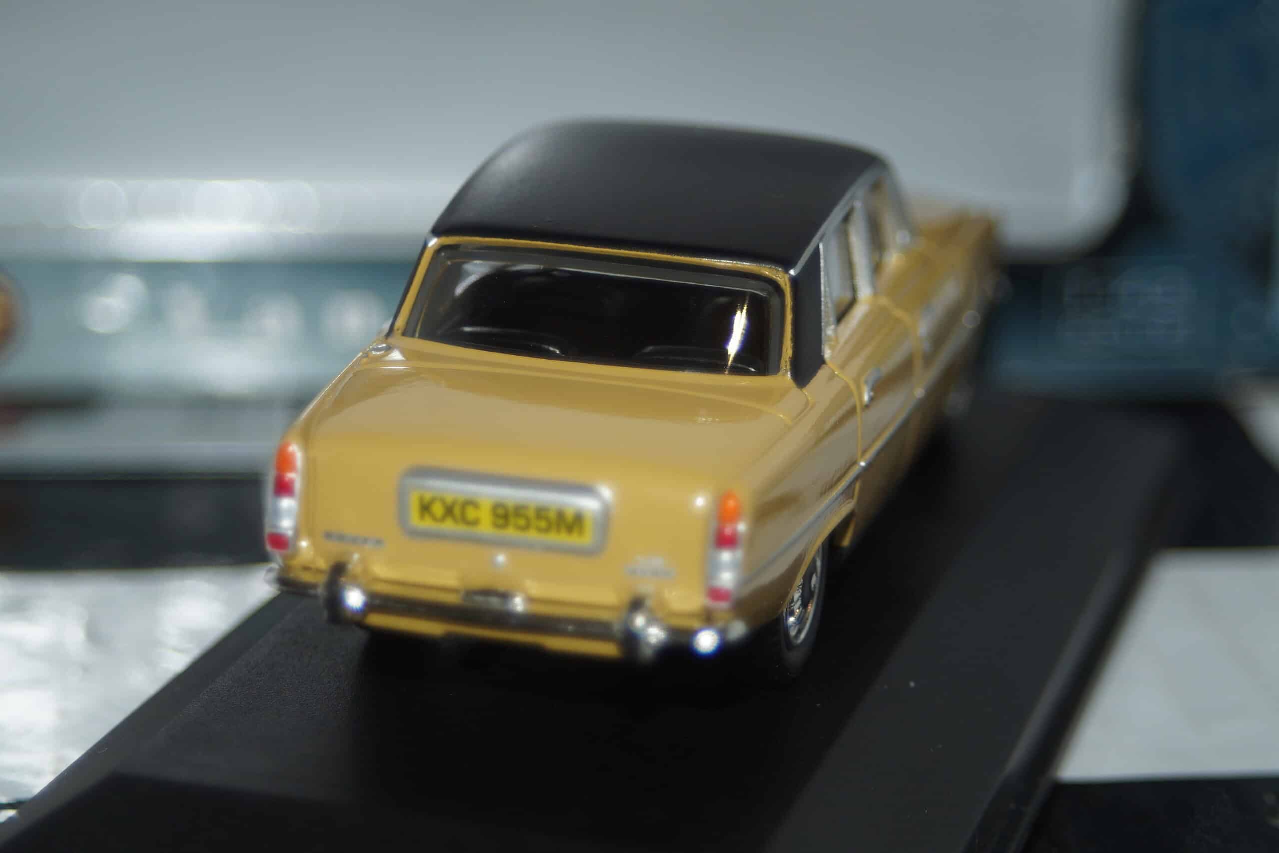 Vanguards rover 3500 v8 almond va06500 1:43 scale 2nd issue