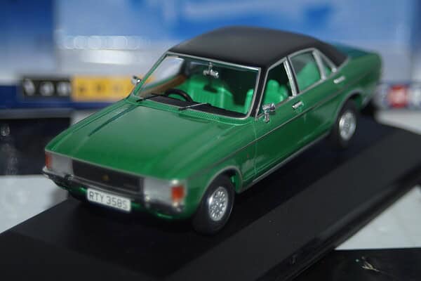 Corgi vanguards ford granada mk1 ghia jade green va05212 1:43