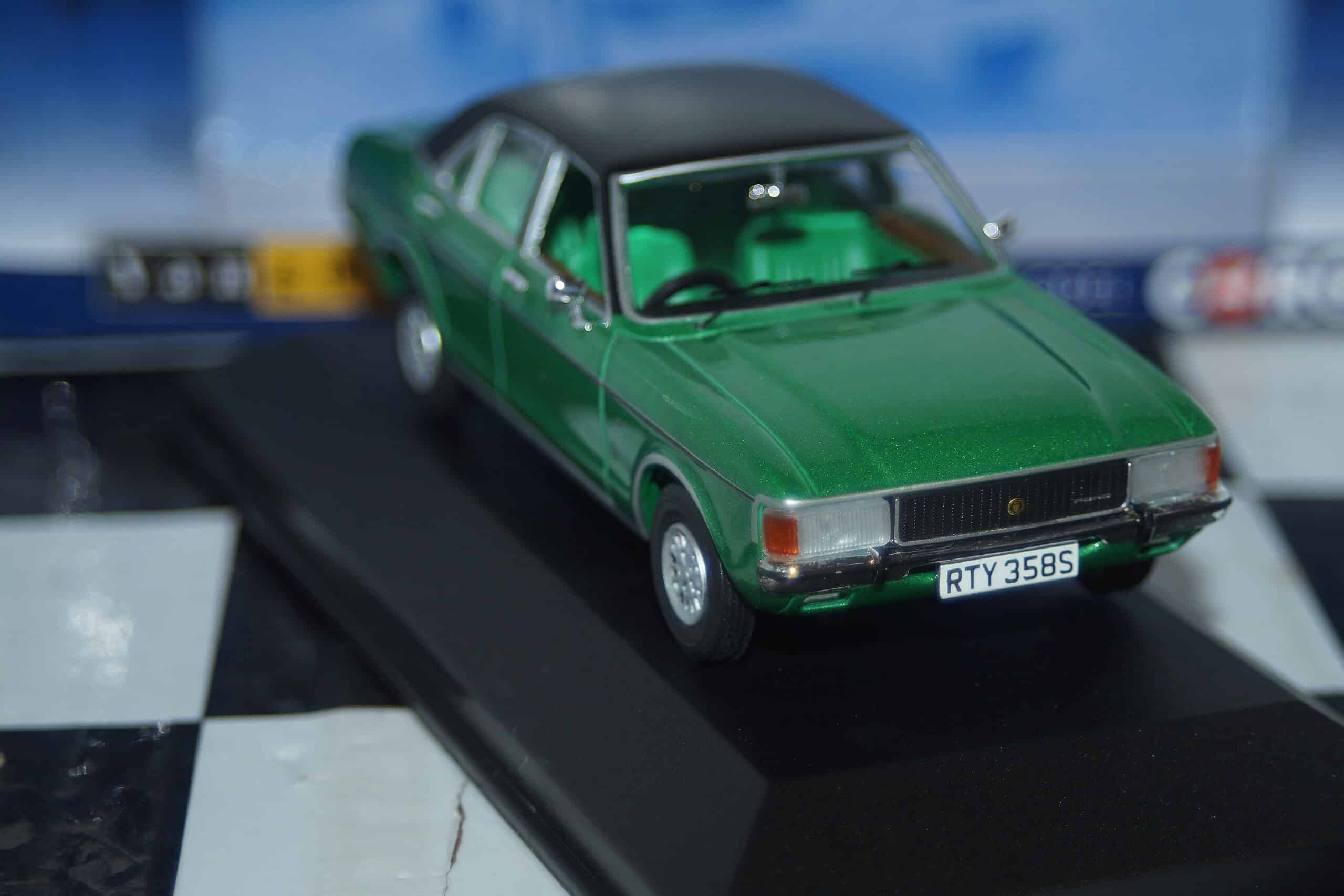 Corgi vanguards ford granada mk1 ghia jade green va05212 1:43