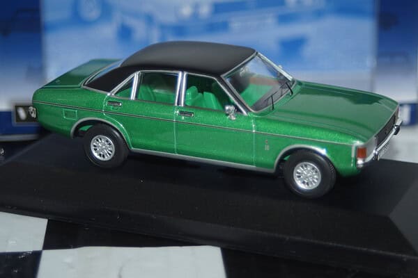 Corgi vanguards ford granada mk1 ghia jade green va05212 1:43