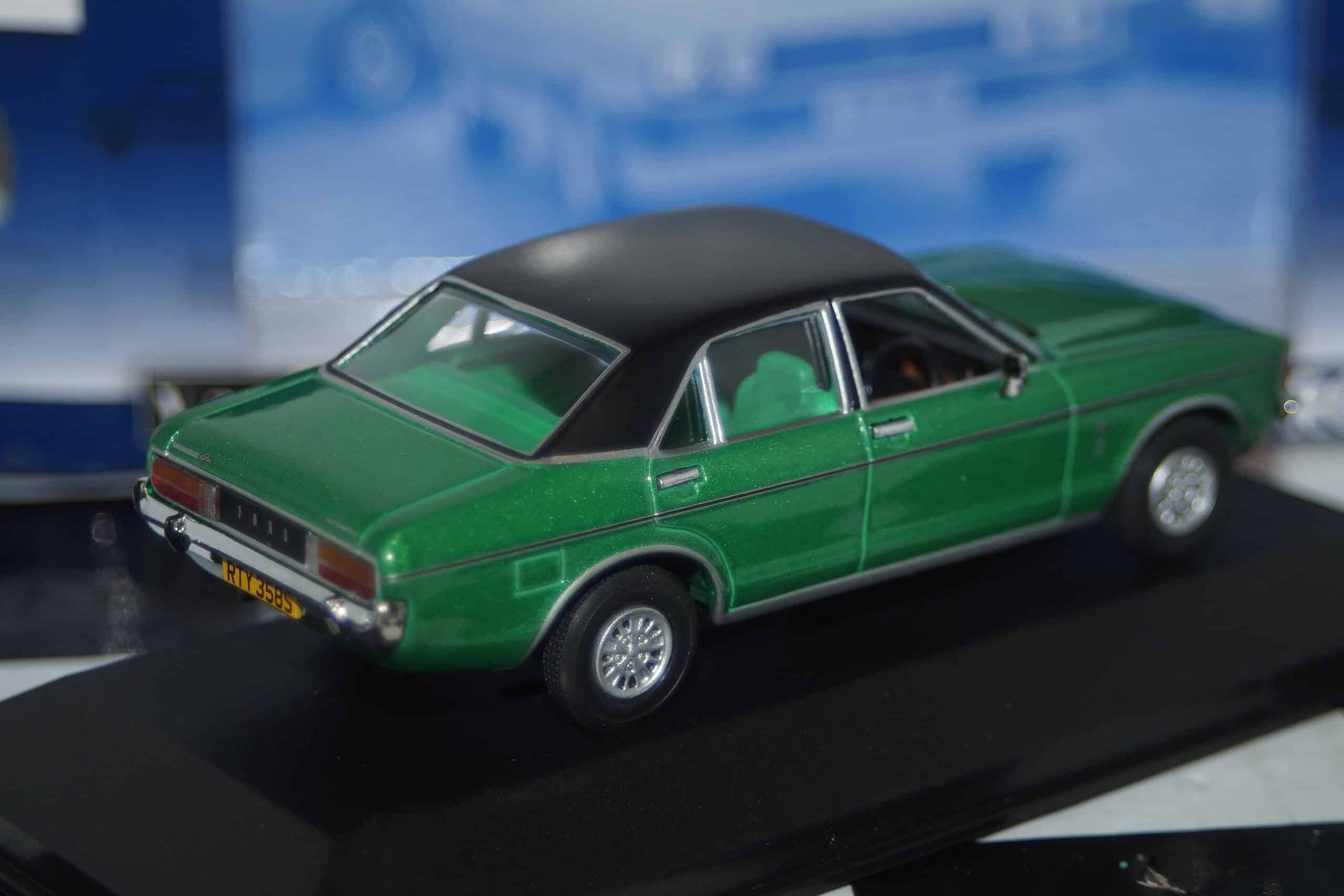 Corgi vanguards ford granada mk1 ghia jade green va05212 1:43