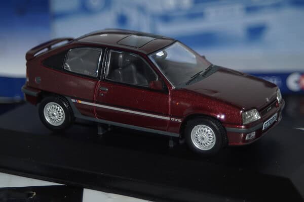 Corgi vanguards vauxhall astra mk2 gte 16v bordeaux red va13205b 1:43