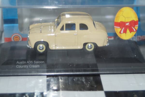 Vanguards austin a35 saloon country cream va02309e 1:43