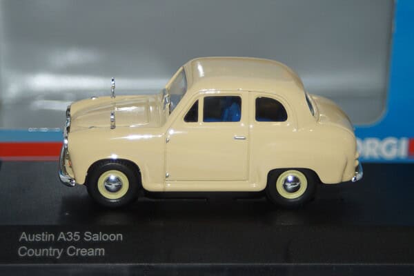 Vanguards austin a35 saloon country cream va02309e 1:43