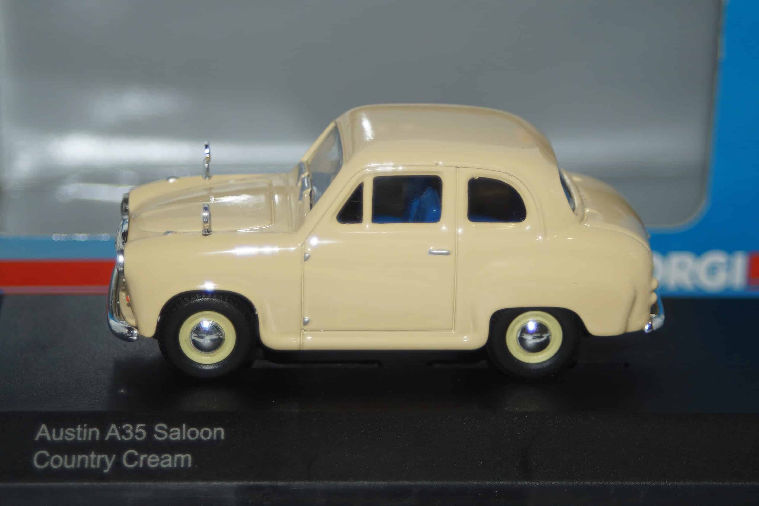 Vanguards austin a35 saloon country cream va02309e 1:43