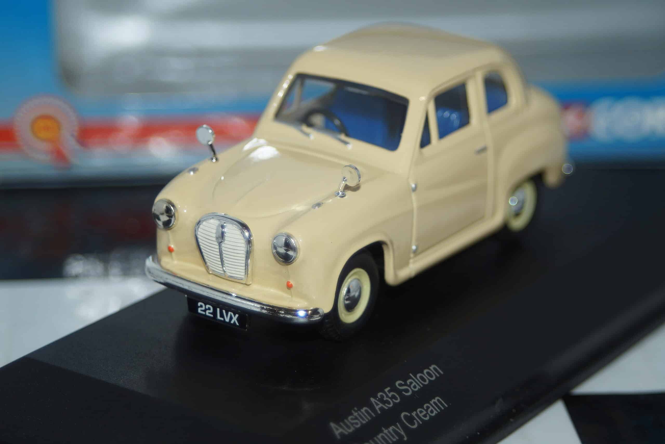 Vanguards austin a35 saloon country cream va02309e 1:43