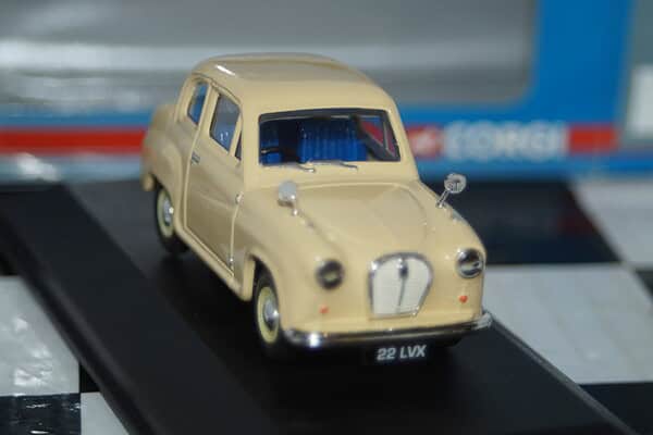 Vanguards austin a35 saloon country cream va02309e 1:43