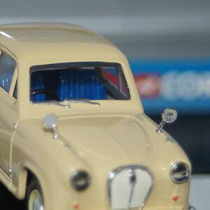 Vanguards austin a35 saloon country cream va02309e 1:43