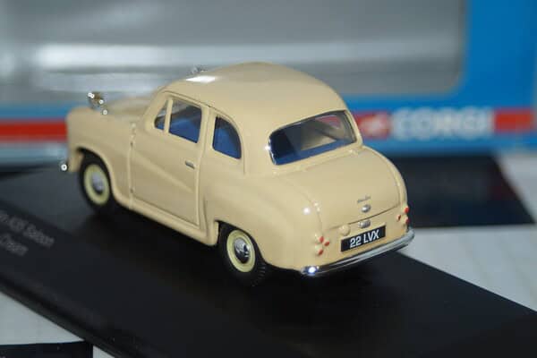 Vanguards austin a35 saloon country cream va02309e 1:43