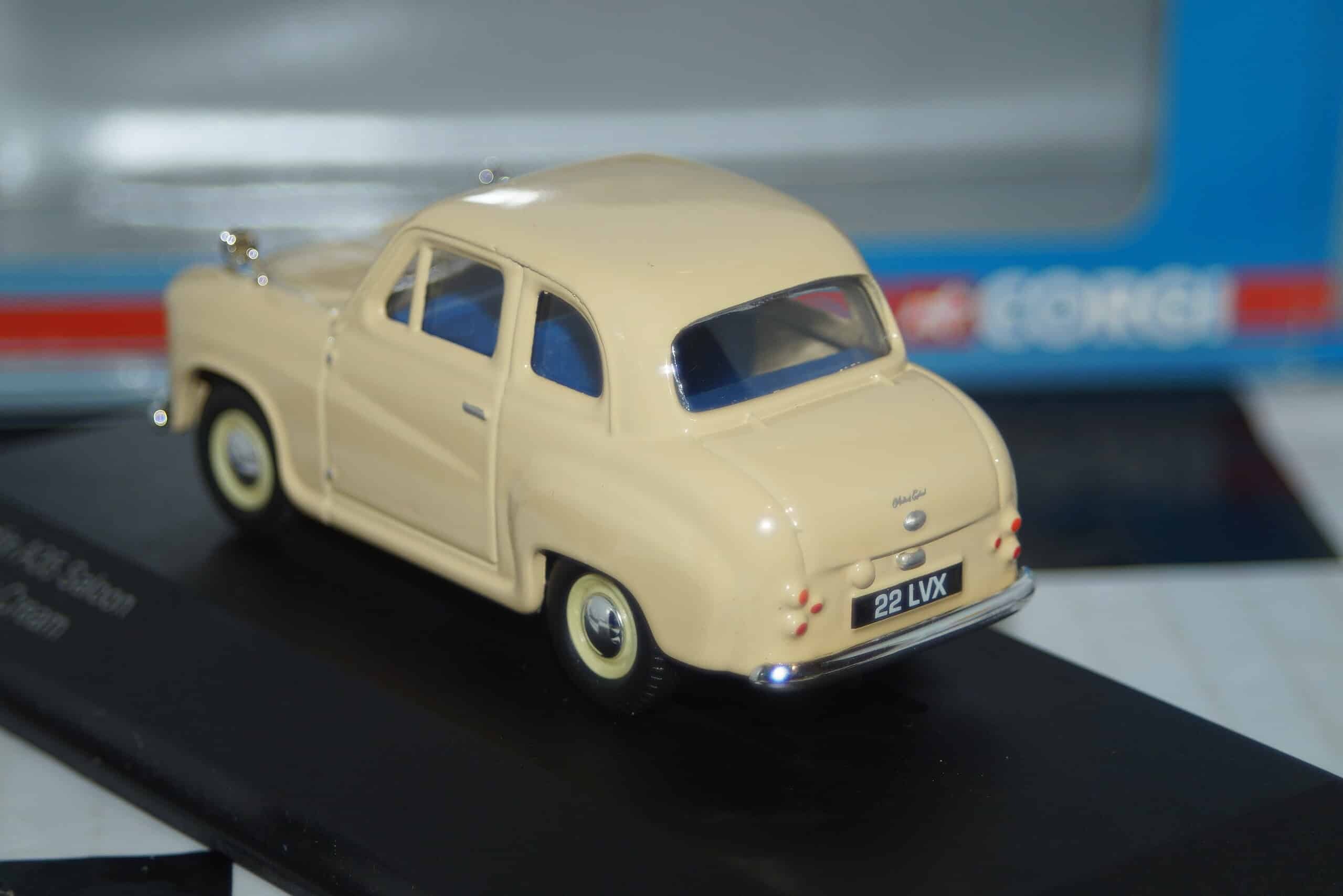 Vanguards austin a35 saloon country cream va02309e 1:43