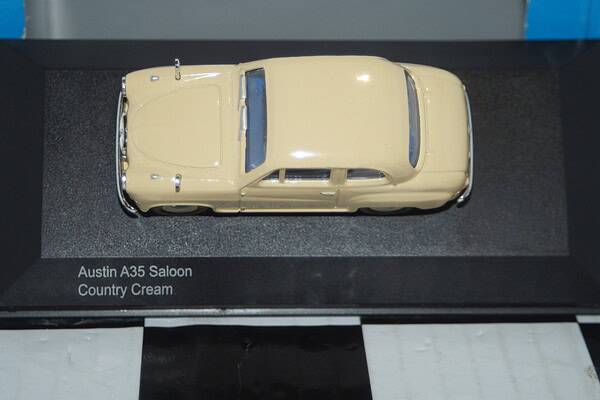 Vanguards austin a35 saloon country cream va02309e 1:43