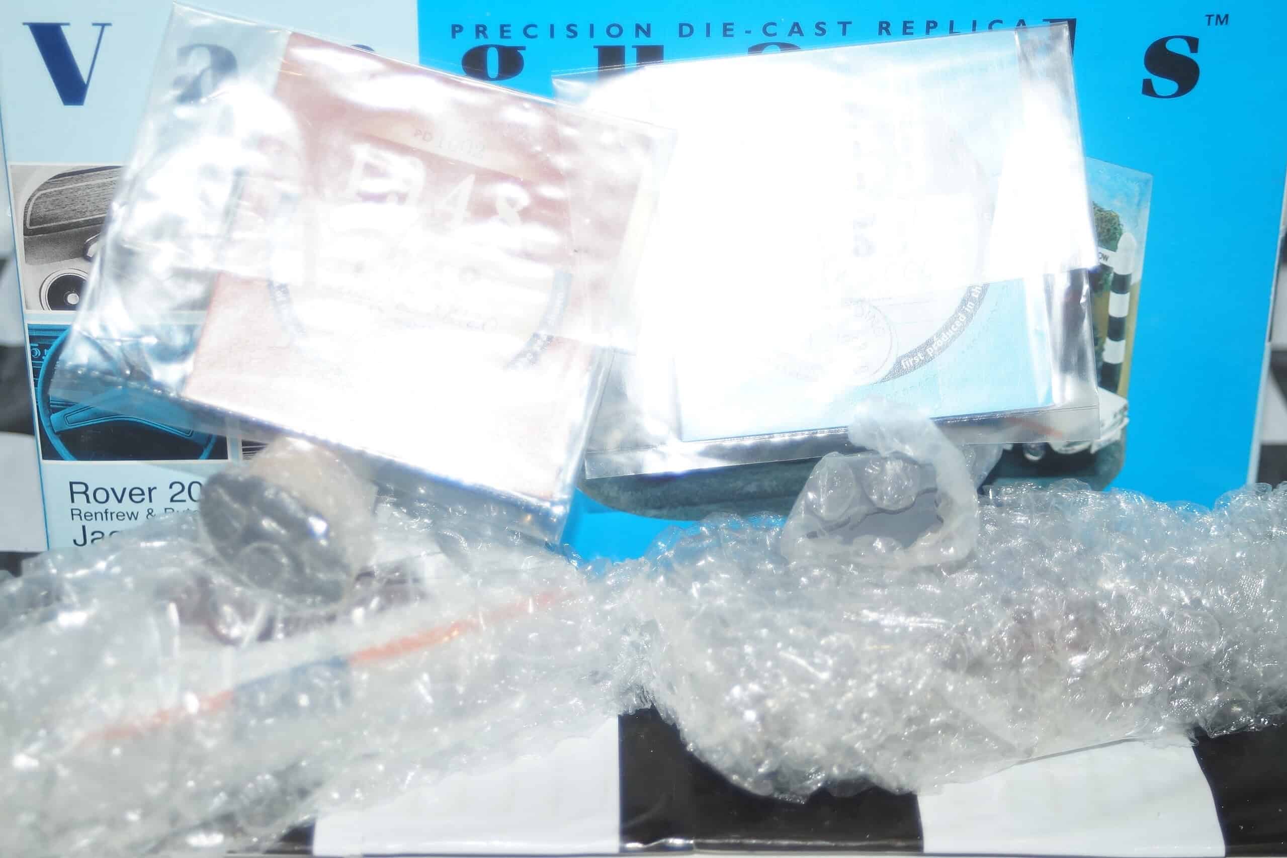 Vanguards rover 200 & jaguar xk120 diorama ref pd1002 1:43