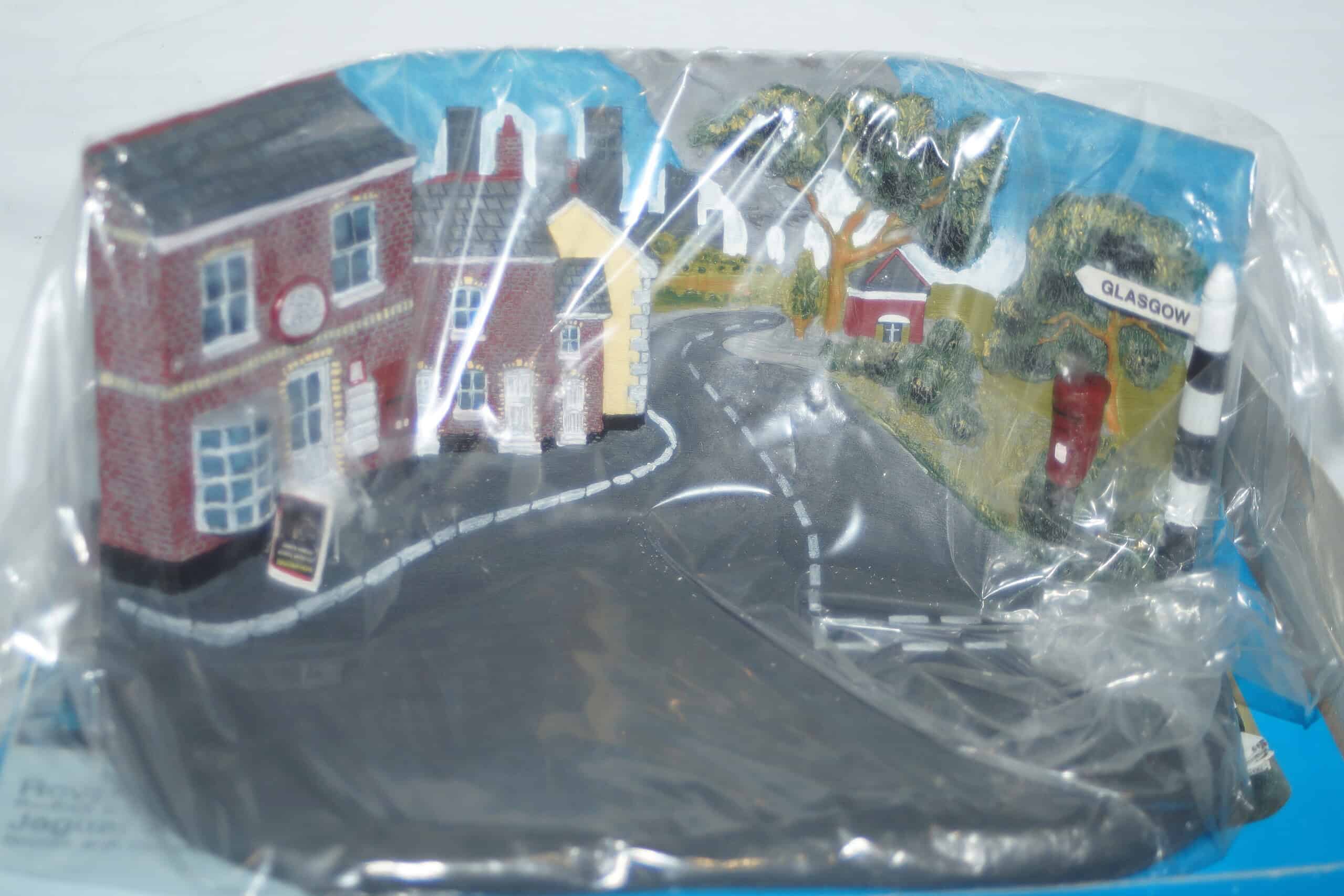 Vanguards rover 200 & jaguar xk120 diorama ref pd1002 1:43