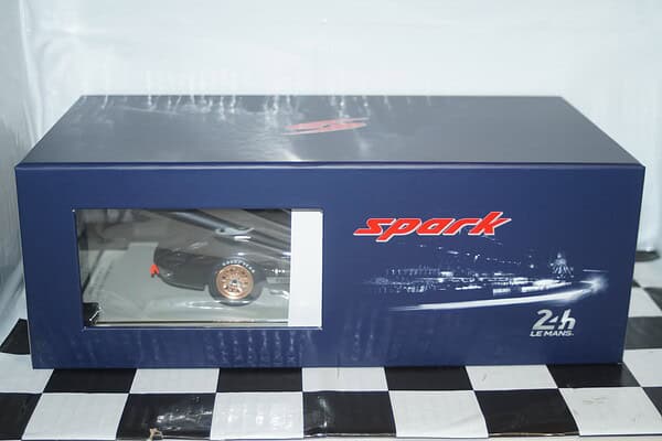 Spark ford gt 40 winner le mans 1968 18lm68 1:18 scale resin (copy)