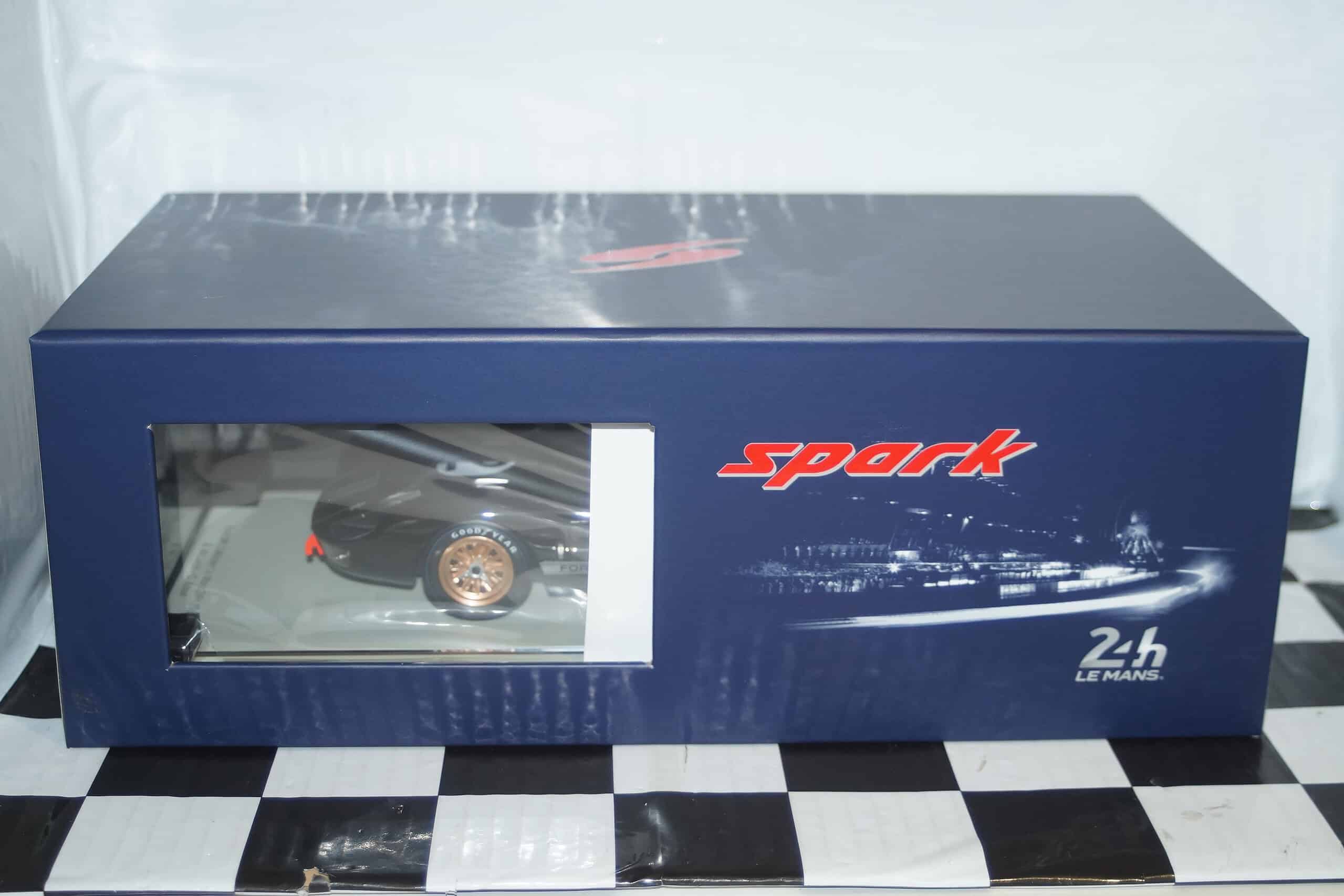 Spark ford gt 40 winner le mans 1968 18lm68 1:18 scale resin (copy)