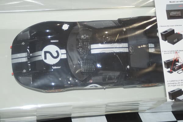 Spark ford gt 40 winner le mans 1968 18lm68 1:18 scale resin