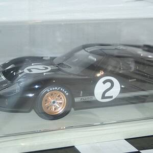 Spark ford gt 40 winner le mans 1968 18lm68 1:18 scale resin