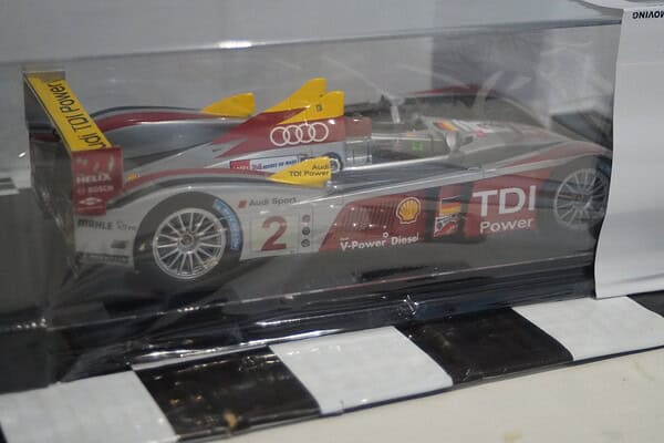Spark audi r10 tdi winner le mans 2008 18lm08 1:18 scale resin
