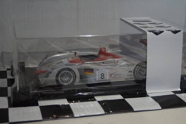 Spark audi r8 tdi winner le mans 2008 18lm00 1:18 scale resin