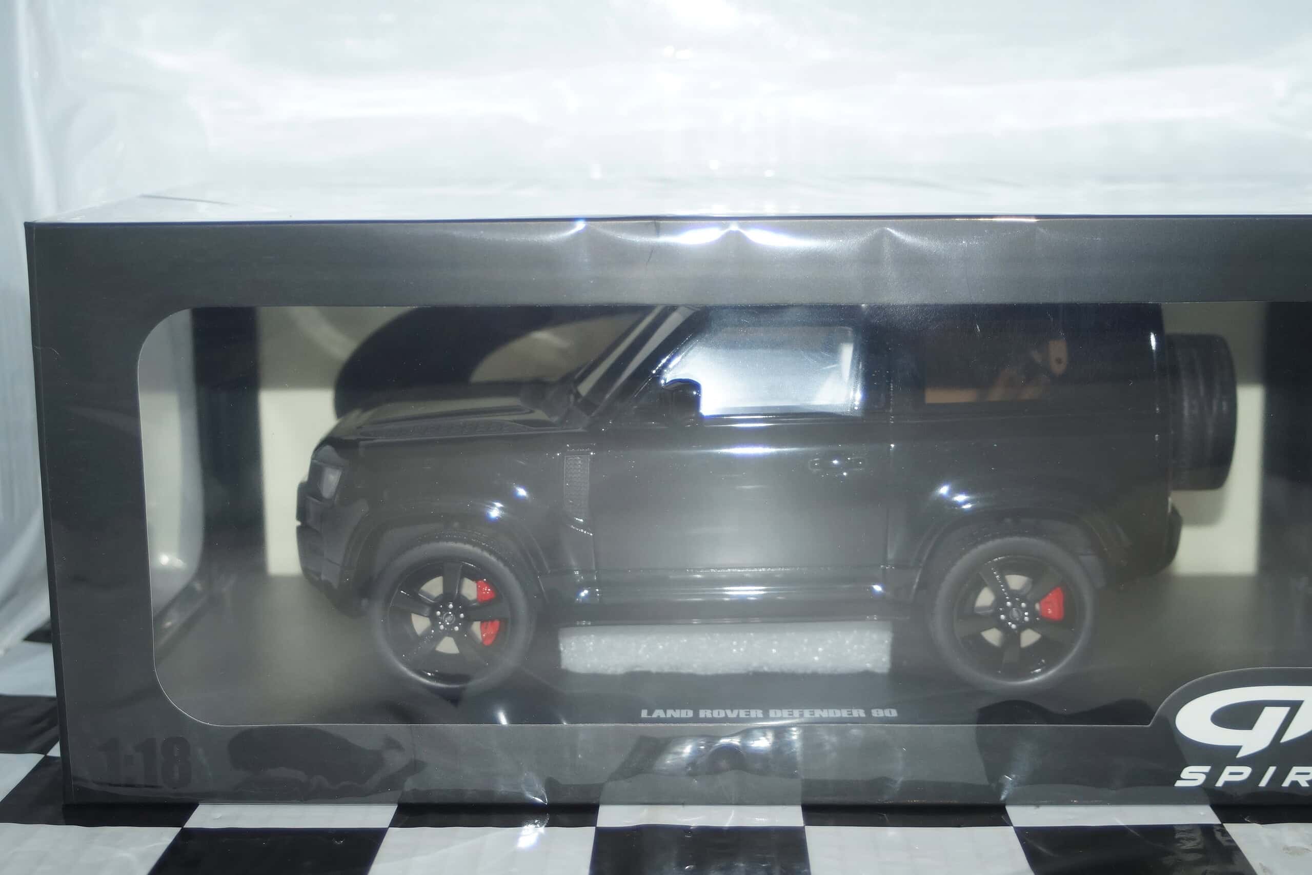Gt spirit land rover defender 90 p400x - dynamix in black 1:18 resin gt992