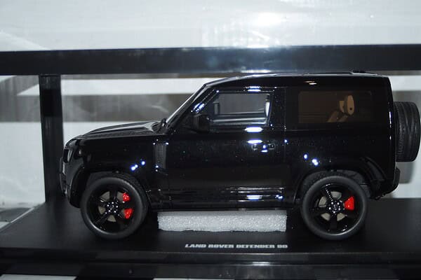 Gt spirit land rover defender 90 p400x - dynamix in black 1:18 resin gt992