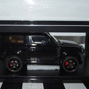 Gt spirit land rover defender 90 p400x - dynamix in black 1:18 resin gt992