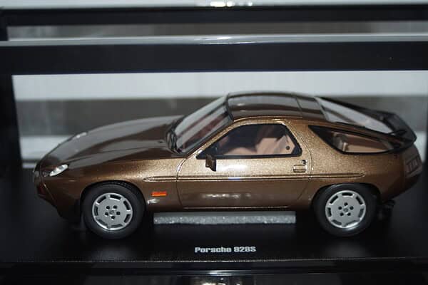 Gt spirit porsche 928s tobacco metallic 1:18 resin gt1005