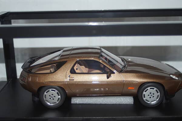 Gt spirit porsche 928s tobacco metallic 1:18 resin gt1005