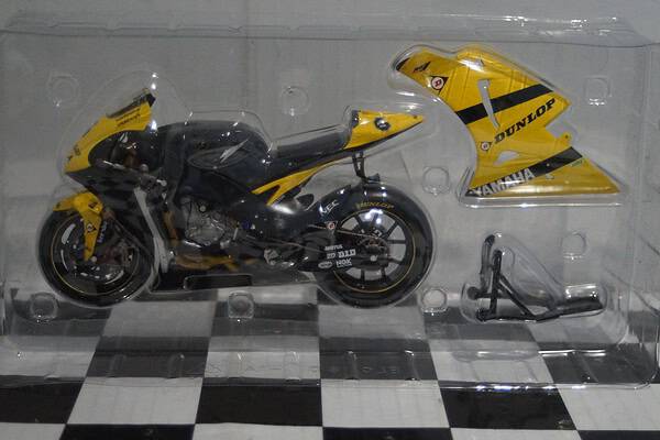 Minichamps yamaha yzr-m1 moto gp 2007 1:12th 122 073006
