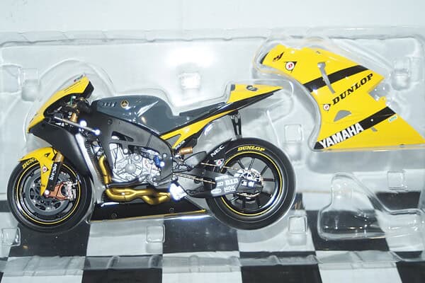 Minichamps yamaha yzr-m1 moto gp 2007 1:12th 122 073006