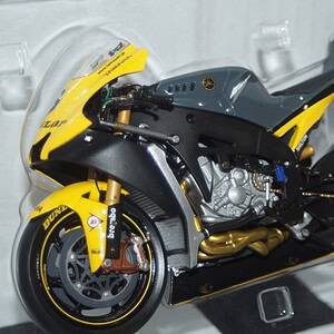 Minichamps yamaha yzr-m1 moto gp 2007 1:12th 122 073006