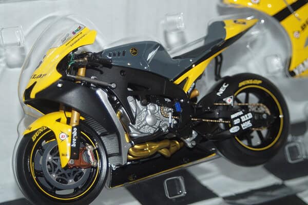 Minichamps yamaha yzr-m1 moto gp 2007 1:12th 122 073006