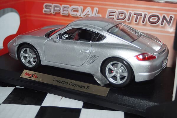Maisto porsche cayman s silver 1:18th ref 46629
