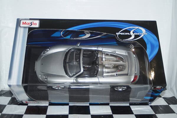 Maisto porsche carrera gt silver 1:18th ref 318000