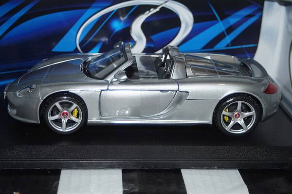 Maisto porsche carrera gt silver 1:18th ref 318000