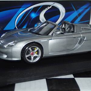Maisto porsche carrera gt silver 1:18th ref 318000