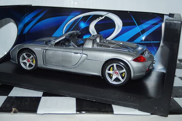 Maisto porsche carrera gt silver 1:18th ref 318000