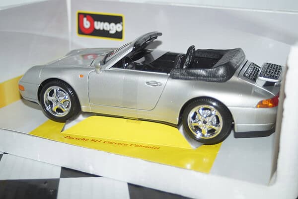 Burago porsche 911 carrera cabriolet 1:18 ref 18-12039