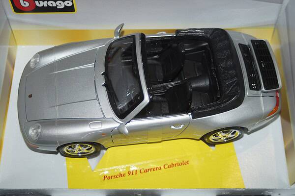 Burago porsche 911 carrera cabriolet 1:18 ref 18-12039