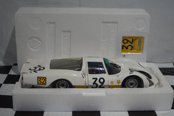 Minichamps porsche 906 24hr le mans1966 schutz 100 666132 1:18th