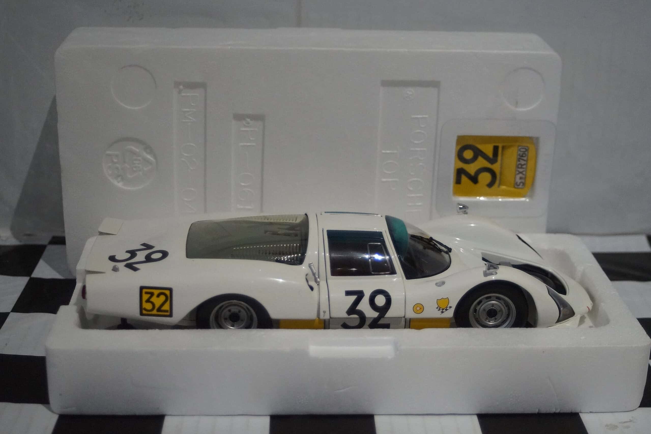 Minichamps porsche 906 24hr le mans1966 schutz 100 666132 1:18th